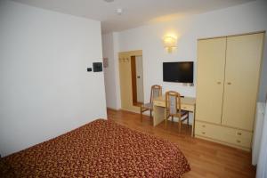 Postel nebo postele na pokoji v ubytování Hotel Canada
