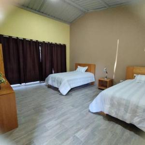 Giường trong phòng chung tại Descanso del Rey _Agradable casa de campo/alquiler