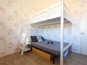 a bedroom with a bunk bed and a ladder at Appartement Saint-Lary-Soulan, 2 pièces, 6 personnes - FR-1-296-449 in Saint-Lary-Soulan