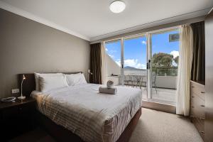 Gambar di galeri bagi Horizons 201 - Lake Front Studio l Pool l Tennis Court l Bar l WiFi di Jindabyne