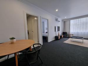 The Sherwood Hotel的休息区