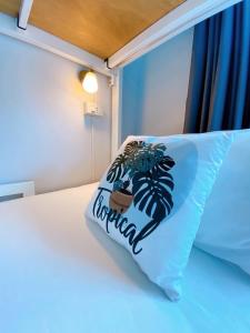 Postel nebo postele na pokoji v ubytování Khaolak Mind Home Hostel