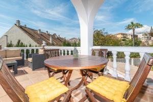 Balkón nebo terasa v ubytování VILLA BARRANCO Big terrace, private pool & parking