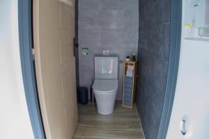 Vannituba majutusasutuses Ka Hema - Maison entière avec Jacuzzi et vue sur mer