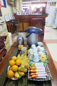 a table with a bunch of fruit on it at Thaveesinh Hotel in Ban Houayxay