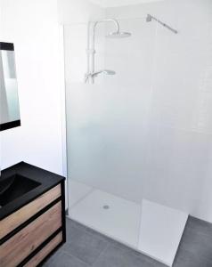 Koupelna v ubytování La Ronce des Pins Classe 3