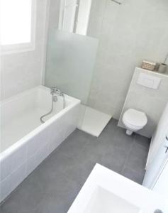 Kúpeľňa v ubytovaní La Ronce des Pins Classe 3