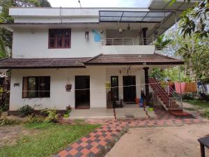 Το κτήριο όπου στεγάζεται  το δωμάτιο σε οικογενειακή κατοικία