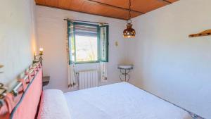 a bedroom with a bed and a window in a room at El Garrotal - El Pan El Bosque by Ruralidays in El Bosque +12 photos