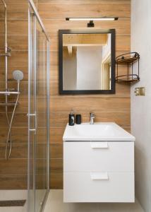 a bathroom with a white sink and a mirror at ,,Morski Zakątek'' Domki całoroczne in Ustronie Morskie