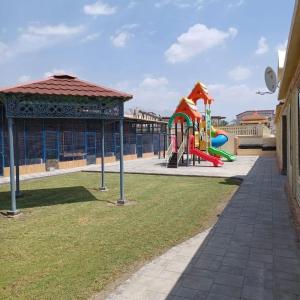 Area giochi per bambini di Cloudy Cloud Farm Resort