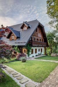 El edificio en el que está el resort 104 fotos más