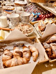 a table topped with lots of different types of bread at MOTEL Malpensa INN & Hotel-Airport in Case Nuove