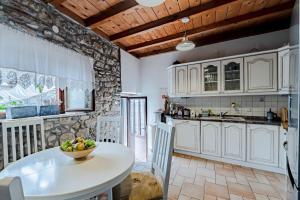 Кухня или мини-кухня в Villa Bella Vista
