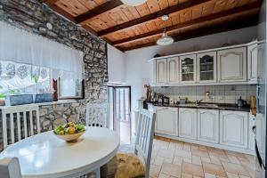 Fotografie z fotogalerie ubytování Newly renovated stone villa Smokvica 1892 v destinaci Smokvica