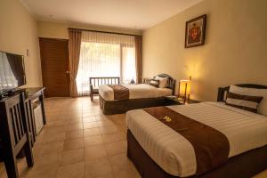 Ein Bett oder Betten in einem Zimmer der Unterkunft New Sunari Lovina Beach Resort