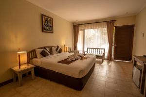 Ein Bett oder Betten in einem Zimmer der Unterkunft New Sunari Lovina Beach Resort
