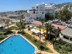 Bazén v ubytovaní Apartamento castillo de Santa Clara Sweet&Beach alebo v jeho blízkosti