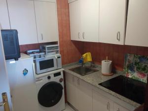 Kuchyňa alebo kuchynka v ubytovaní Apartamento castillo de Santa Clara Sweet&Beach