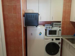 Kuchyňa alebo kuchynka v ubytovaní Apartamento castillo de Santa Clara Sweet&Beach