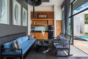 Kuchyň nebo kuchyňský kout v ubytování Beautiful 3 bedroom pool villa with 65inch smart tv Located near popular Bangtao beach and laguna Phuket