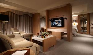 a hotel room with a living room with a suite at Chateau de Chine Xinzhuang in Xinzhuang