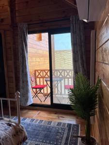 شرفة أو تراس في أكواخ غيم ومطر