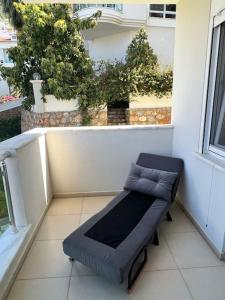 A seating area at Zen House with sea views, near Kleopatra beach