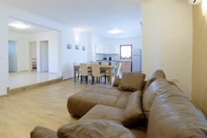 Ruang duduk di Apartments Belvedere by Rent Istria