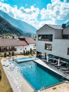 Bazén v ubytování All-Suite Resort Ötztal inklusive Summer Card nebo v jeho okolí