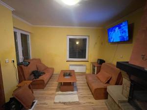 TV i/ili multimedijalni sistem u objektu Diplomat
