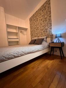 Ένα ή περισσότερα κρεβάτια σε δωμάτιο στο Le beau Milo 2 chambres Coeur de ville avec Balcon Netflix