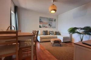 a living room with a couch and a table at Ondas de Ofir in Fão