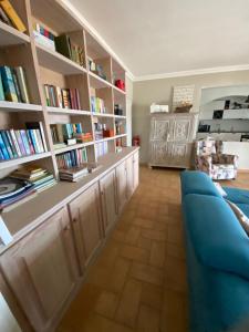 a living room with a blue couch and bookshelves at Casa da azinheira in Loulé