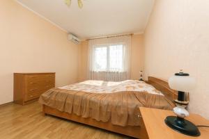 Ένα ή περισσότερα κρεβάτια σε δωμάτιο στο Apartment on Grygorenko street