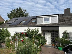 a house with solar panels on the roof at Nettes Appartment in Langenhagen in Hannover