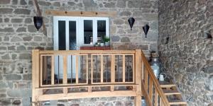Balkón alebo terasa v ubytovaní Charming 2-Bed Cottage within Barn in Merinchal