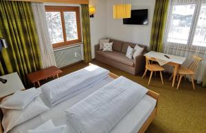 Posteľ alebo postele v izbe v ubytovaní Hotel la Plaza + 37 fotografií