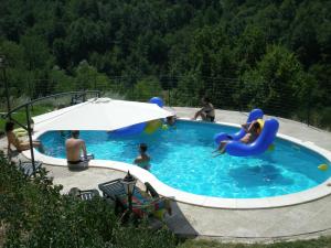 Bazén v ubytování B&B Cà Giovanni Country Resort nebo v jeho okolí