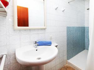 Kúpeľňa v ubytovaní Apartment S'Esquirols Nº6 by Interhome + 9 fotografií