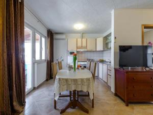Kuchyň nebo kuchyňský kout v ubytování Prlender Apartment