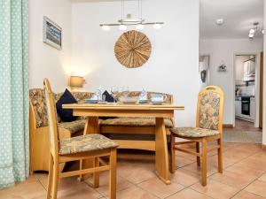 a dining room with a wooden table and chairs at Gollwitzer Park Seesternchen in Insel Poel