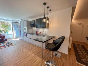 Zdjęcie z galerii obiektu Apartment Panorama Apartments Ehrmann by Interhome w mieście Zell am See