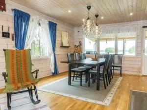 Et opholdsområde på Holiday Home Suomela by Interhome + 16 billeder