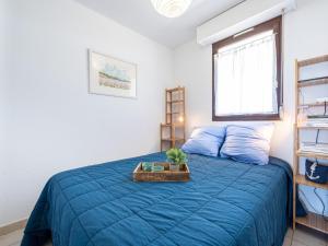 Posteľ alebo postele v izbe v ubytovaní Apartment Cap Sud-8 by Interhome
