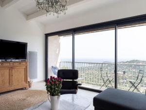 Et tv og/eller underholdning på Holiday Home Les Terrasses de L'Eau Blanche-4 by Interhome