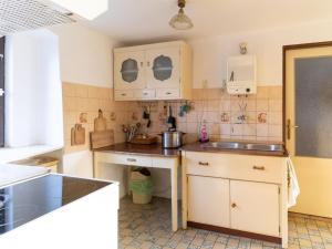Kuchyňa alebo kuchynka v ubytovaní Holiday Home Vlkov by Interhome