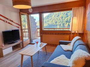 TV a/nebo společenská místnost v ubytování Apartment Parc B428 by Interhome