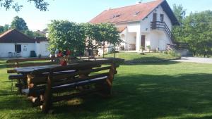 Zahrada ubytování Guest House Family Dukić
