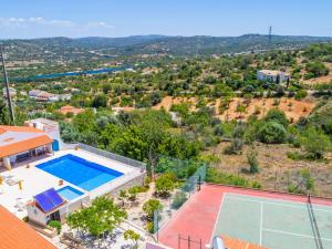 een afbeelding van een villa met zwembad bij Holiday Home Eugênia by Interhome in Paderne